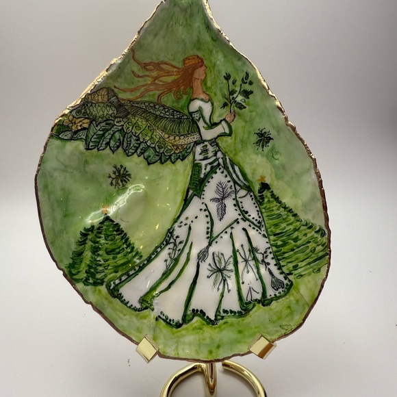 Handmade Hand-Painted Oyster Shell – Celtic Forest Maiden Art - Picture 5 of 6